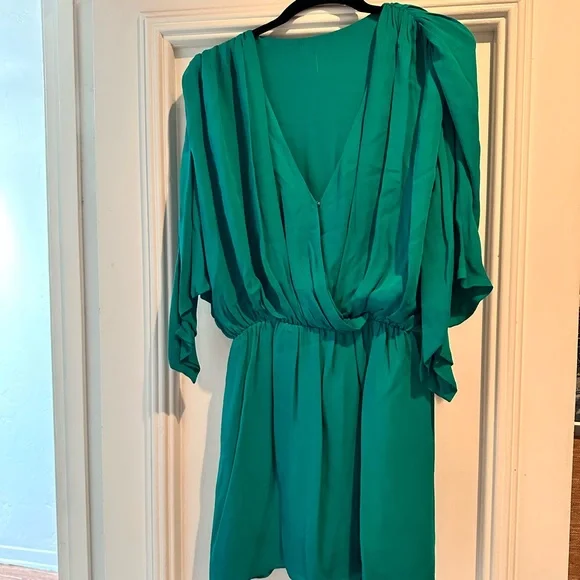 Dresses | Emerald Green 10 Silk Dress Flowy Blogger Favorite Fashion  Classic Designer | Poshmark